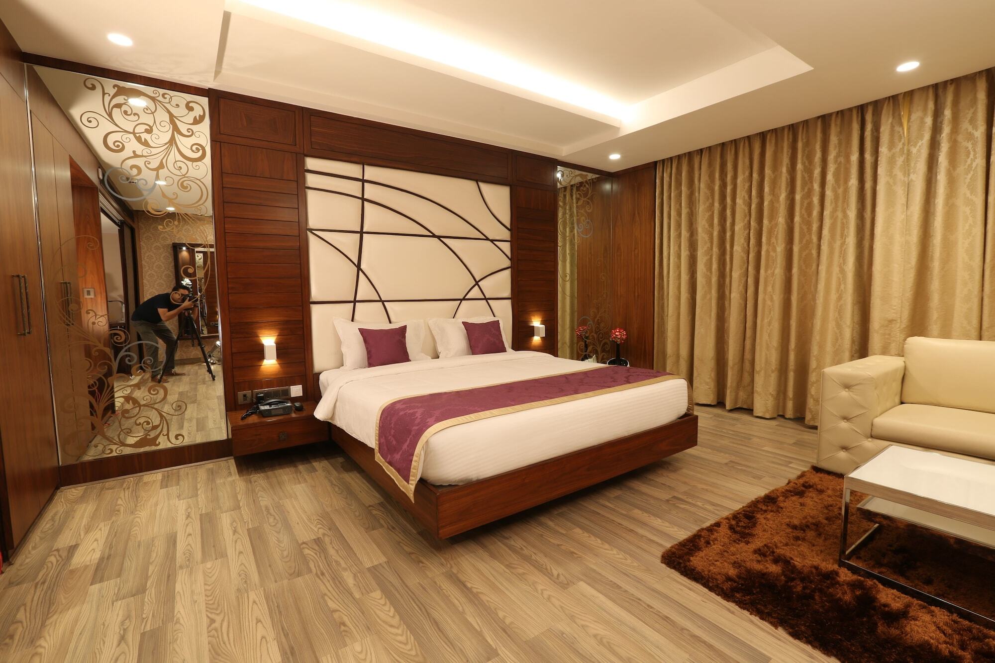 M Crown Hotel Shillong Ngoại thất bức ảnh
