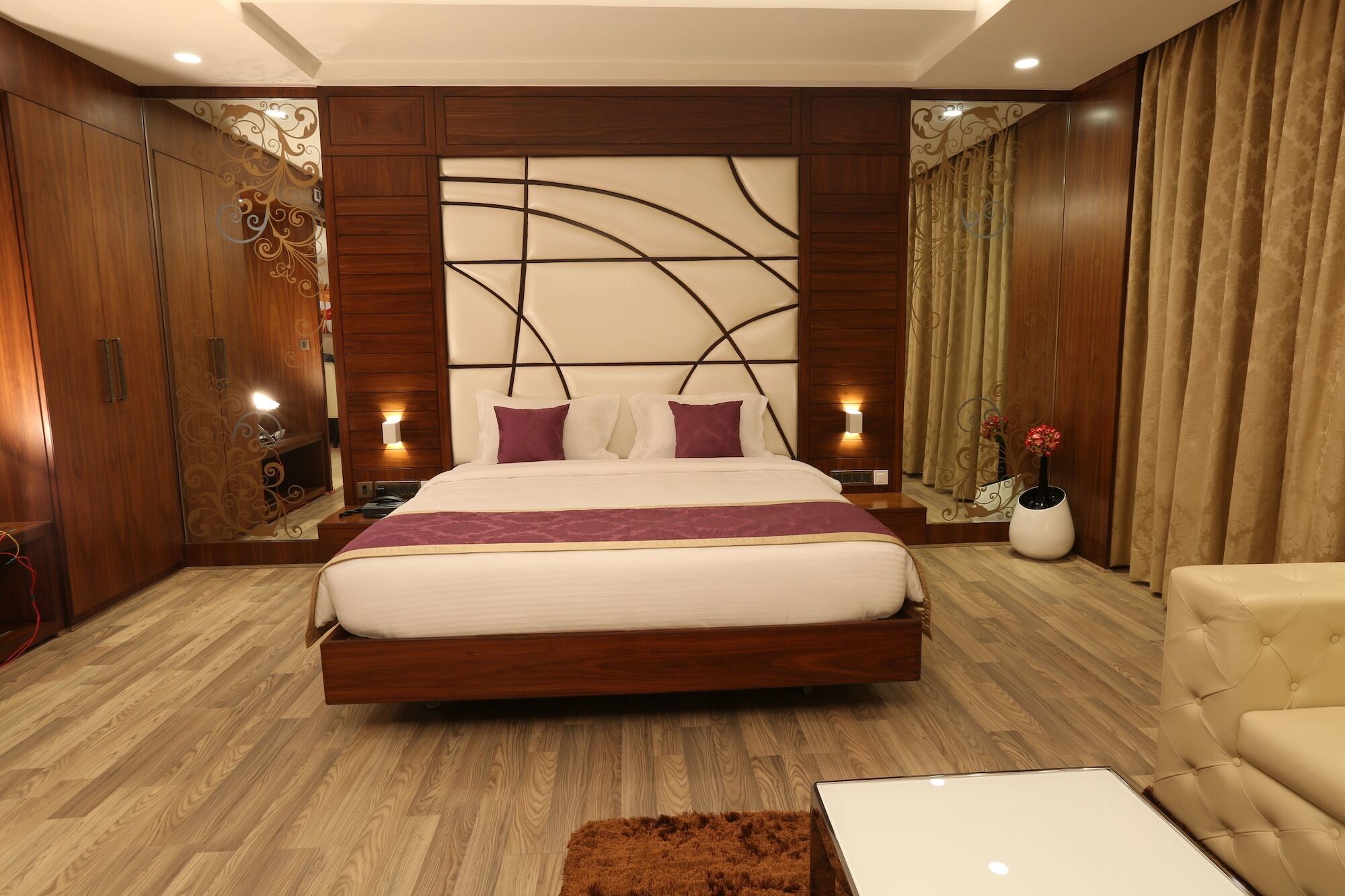 M Crown Hotel Shillong Ngoại thất bức ảnh